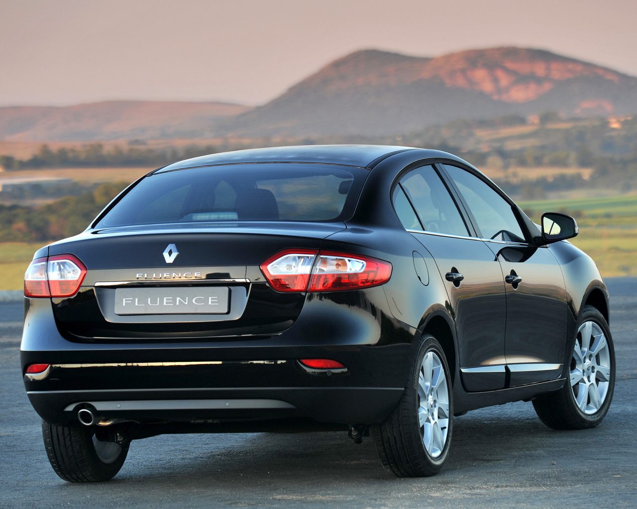 Фото автомобиля Renault Fluence