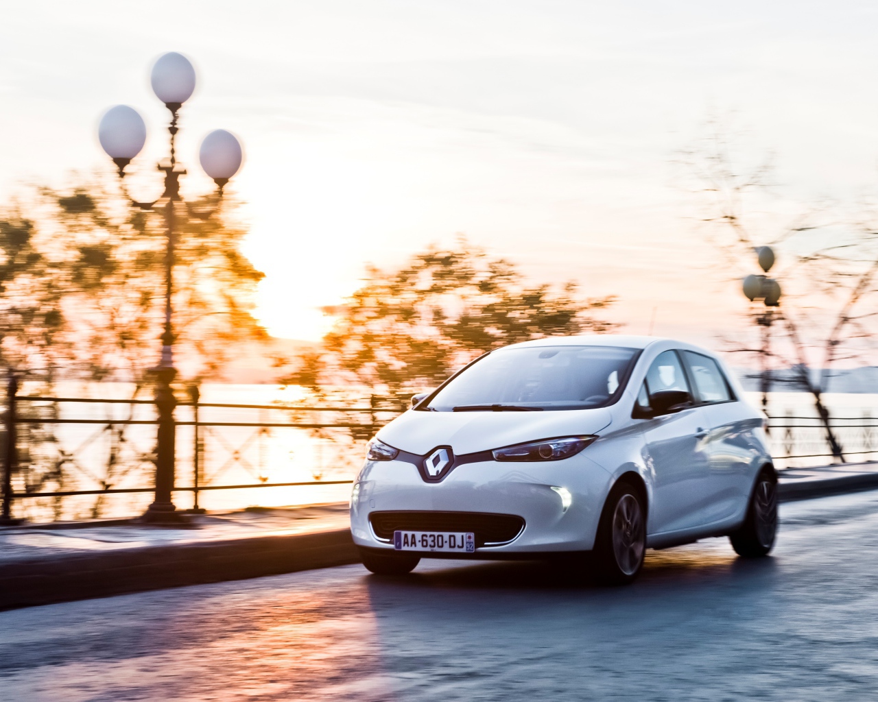 Надежная машина Renault Next Two 2014