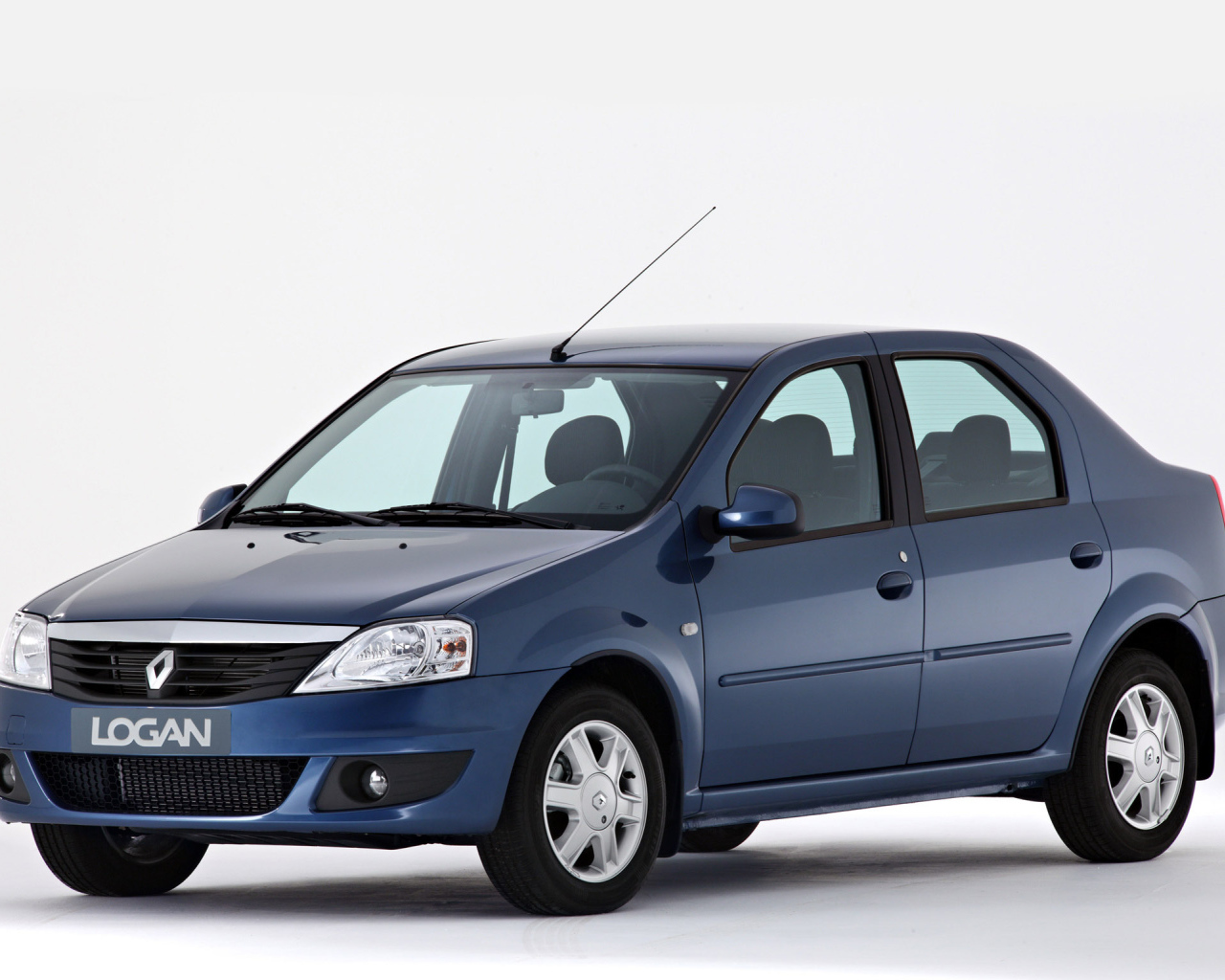 Тест драйв автомобиля Renault Logan