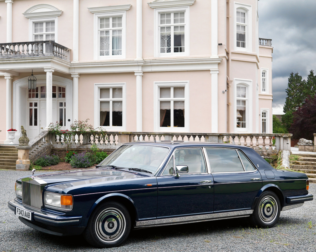 Дизайн автомобиля Rolls Royce Silver Spirit