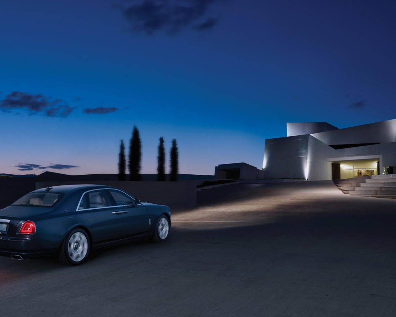  Новый автомобиль Rolls Royce Ghost