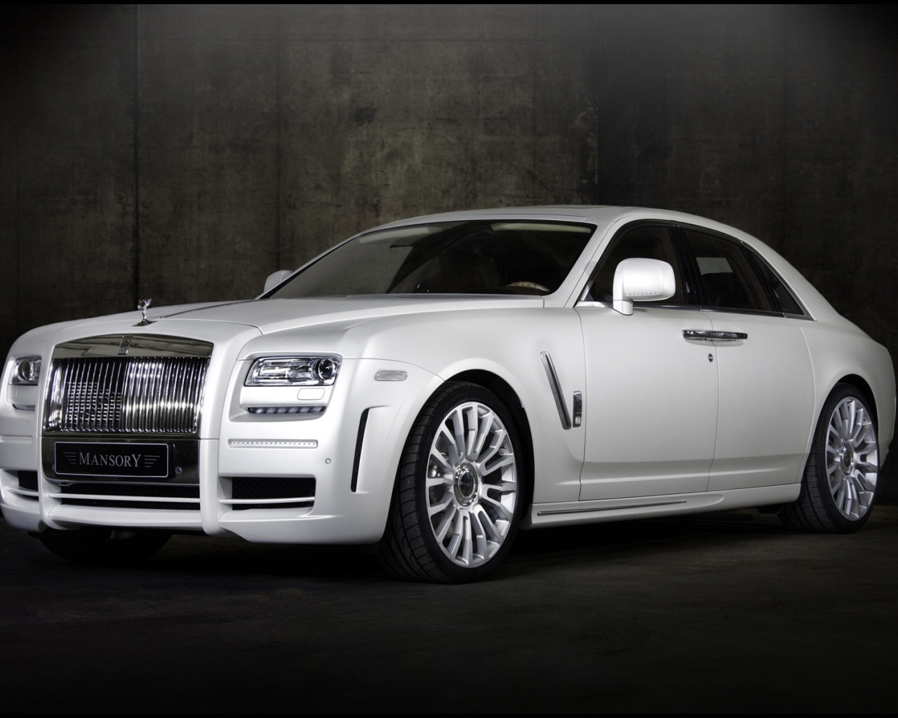 Надежный автомобиль Rolls Royce Ghost