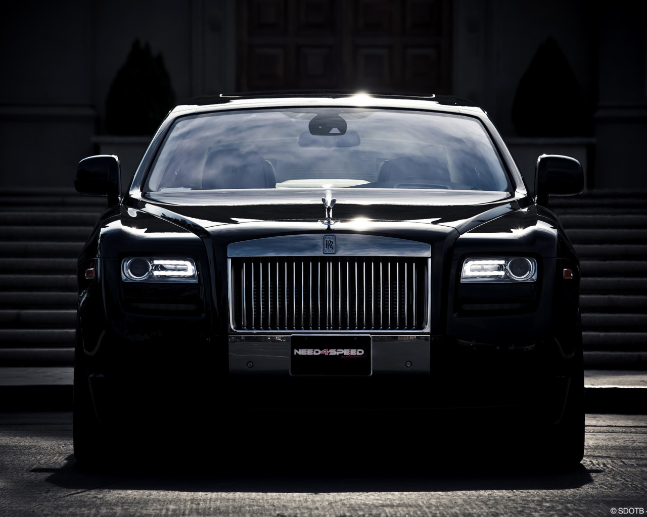 Надежная машина Rolls Royce Ghost