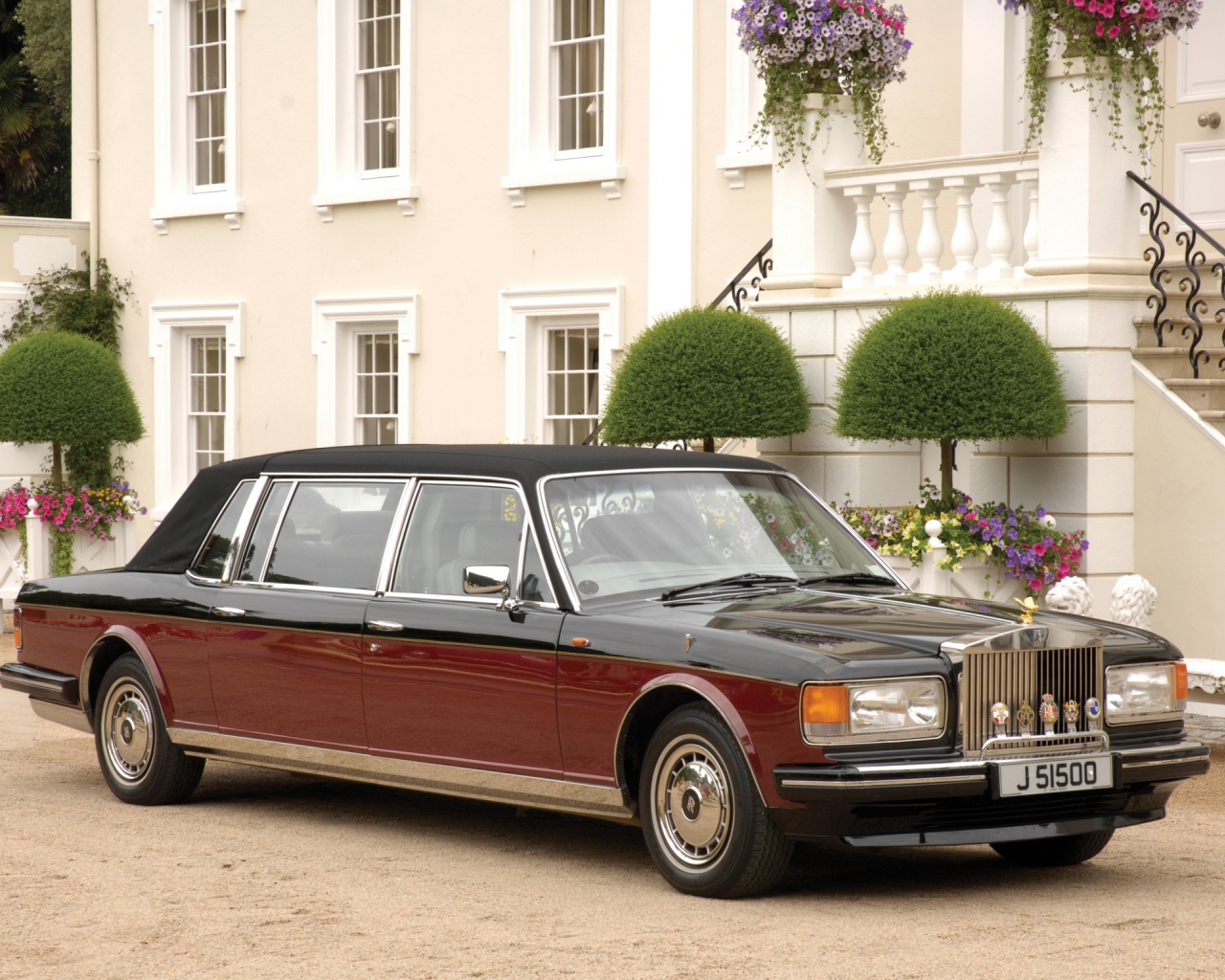  Новая машина Rolls Royce Silver Spirit