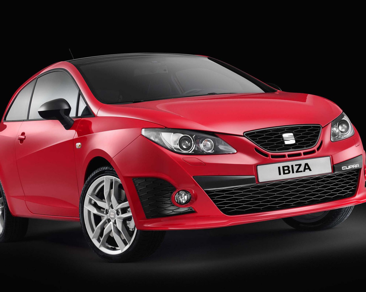 Красивый автомобиль Seat Ibiza