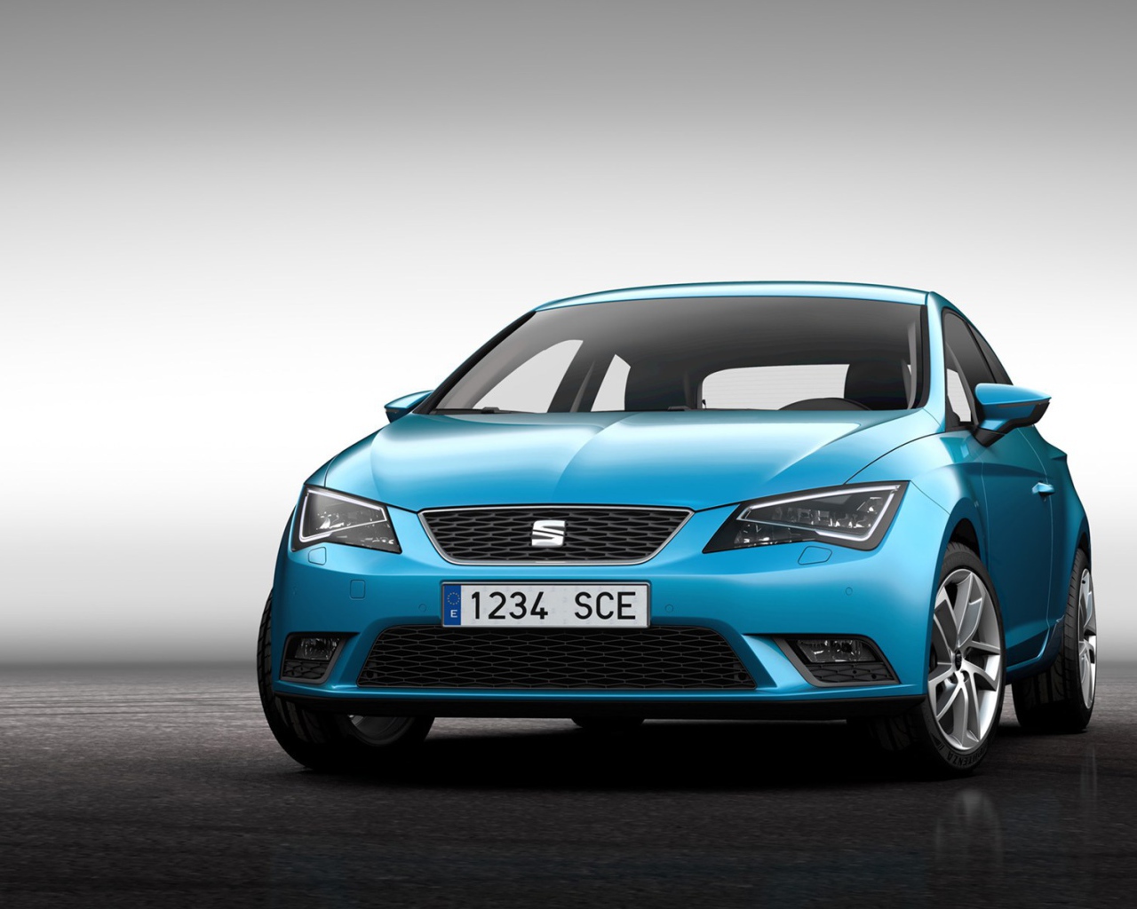 Красивый автомобиль Seat Leon 2014