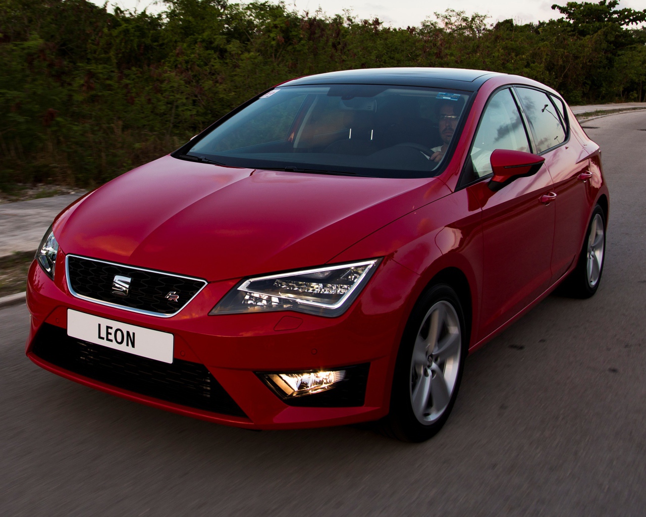 Надежная машина Seat Leon 2014
