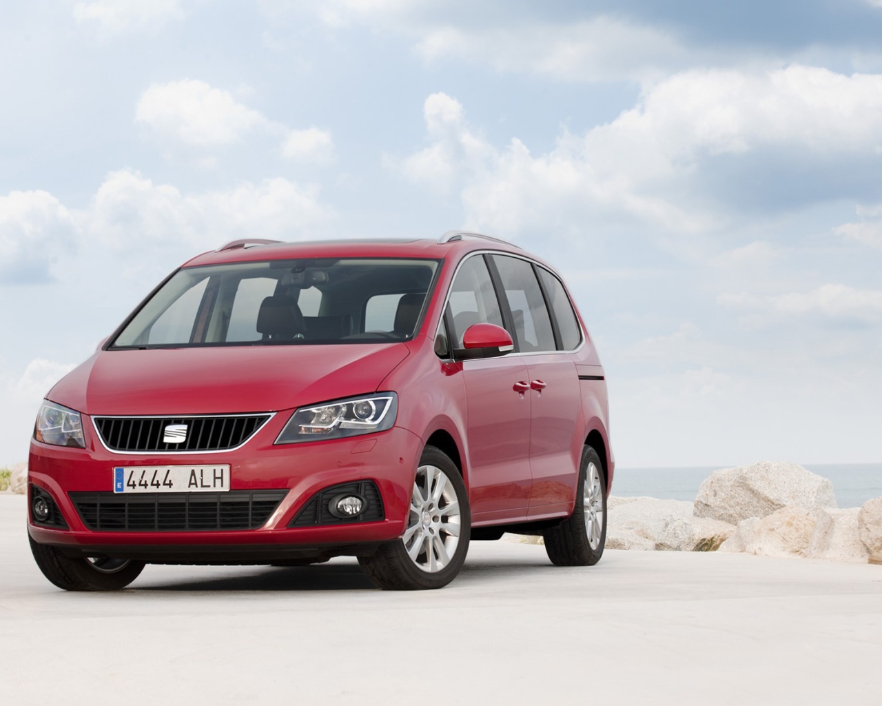 Автомобиль марки Seat модели Alhambra