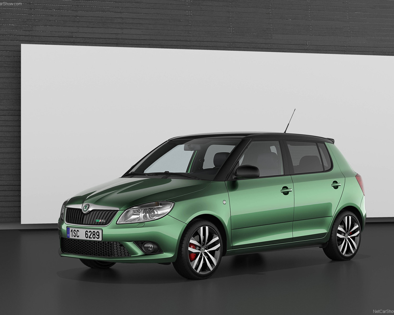 Красивый автомобиль Skoda Fabia