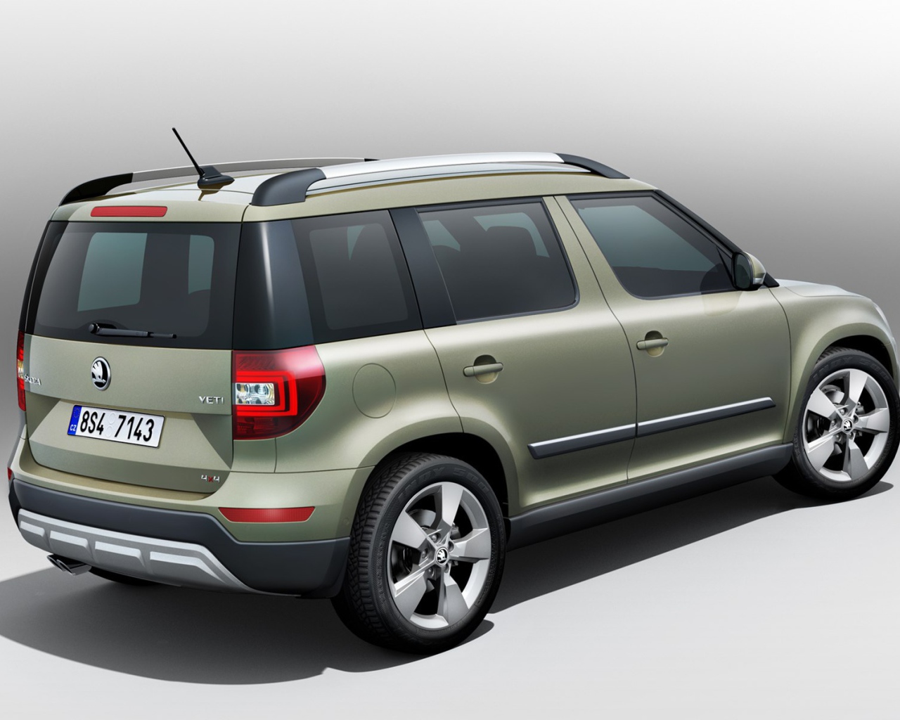 Красивый автомобиль Skoda Yeti 2014
