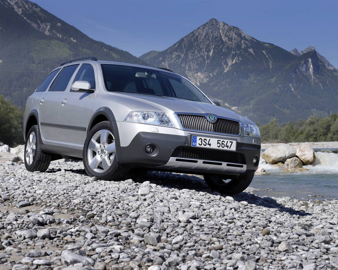 Надежный автомобиль Skoda Octavia Scout 2014