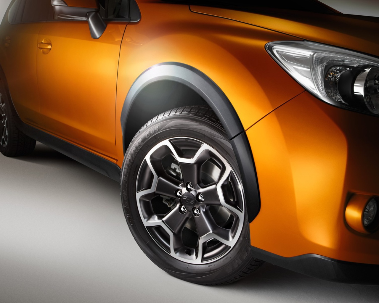 Красивый автомобиль Subaru XV в Москве