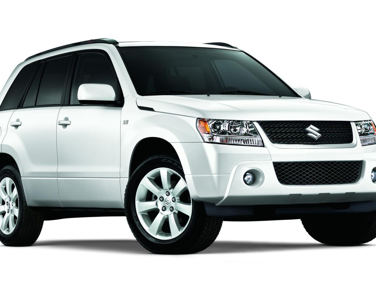  Красивый автомобиль Suzuki Grand Vitara 2014