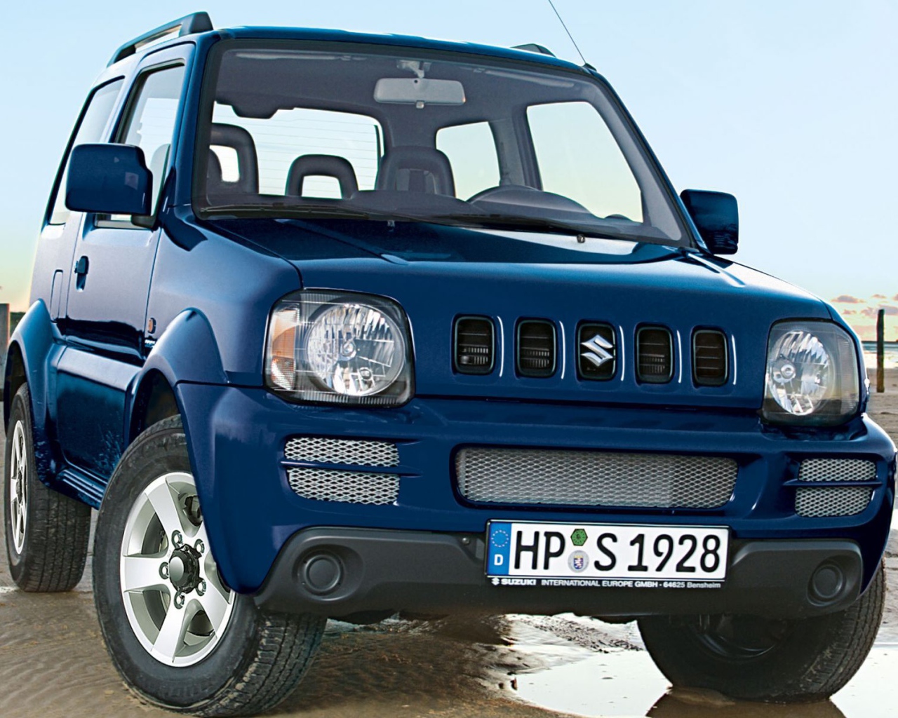  Красивый автомобиль Suzuki Jimny