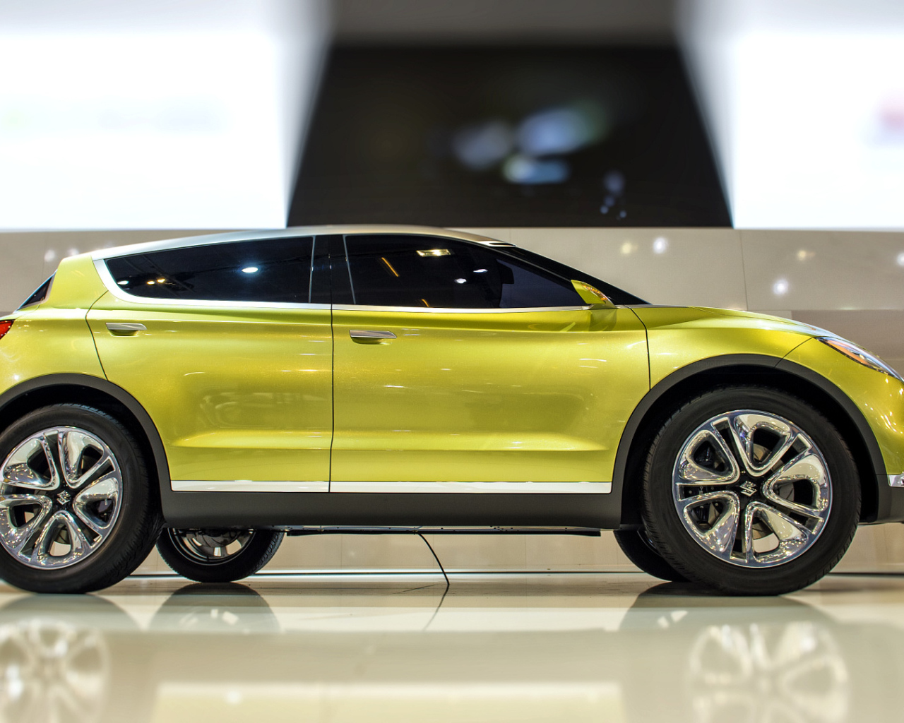 Автомобиль марки Suzuki S-Cross 2014