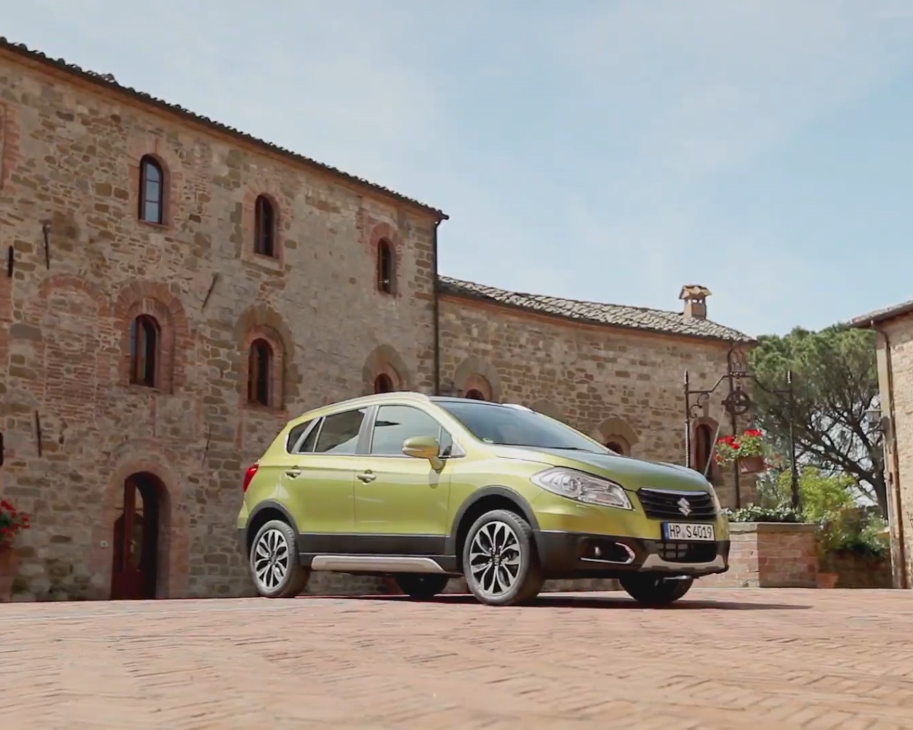 Новый автомобиль Suzuki S-Cross 2014