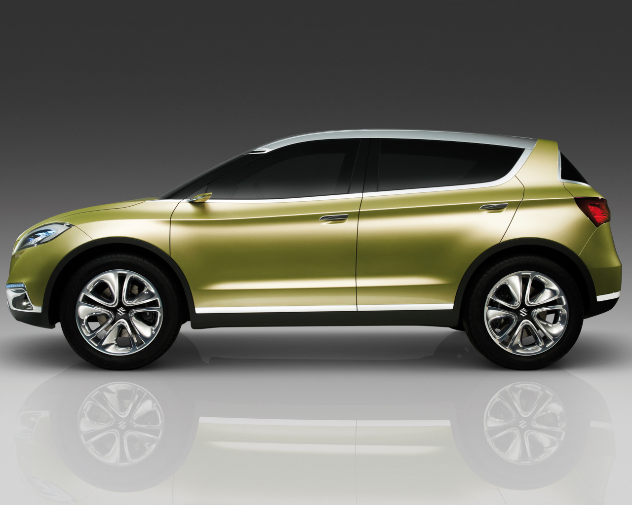 Надежный автомобиль Suzuki S-Cross 2014