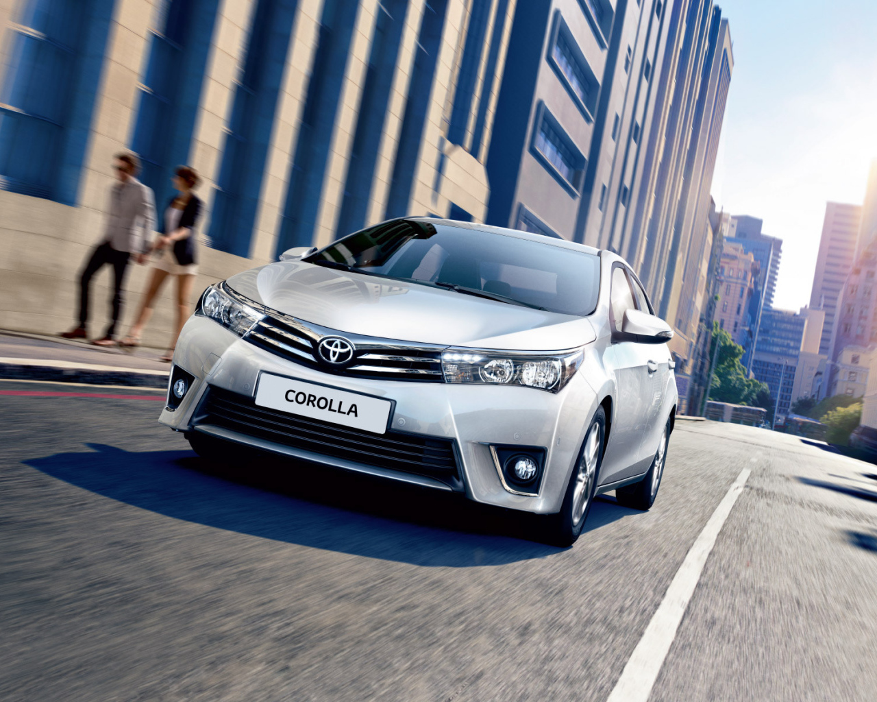 Красивый автомобиль Toyota Corolla 2014