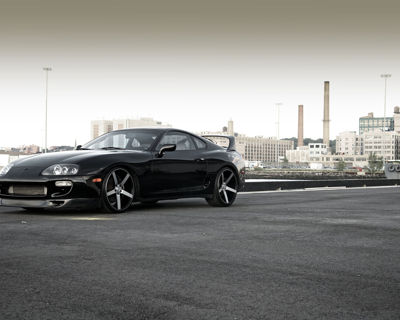 Черная Тойота супра