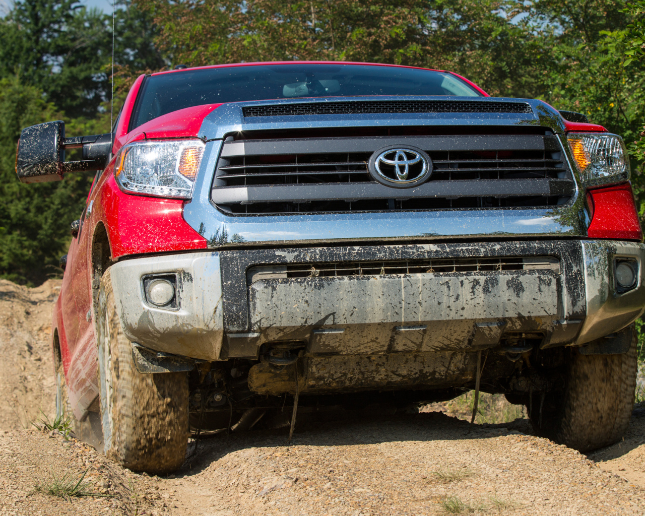 Автомобиль марки Toyota Tundra 2014