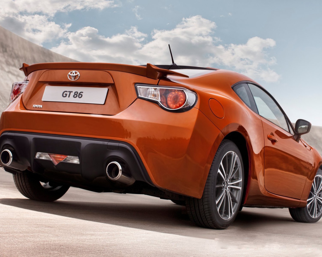 Японский автомобиль Тойота GT86