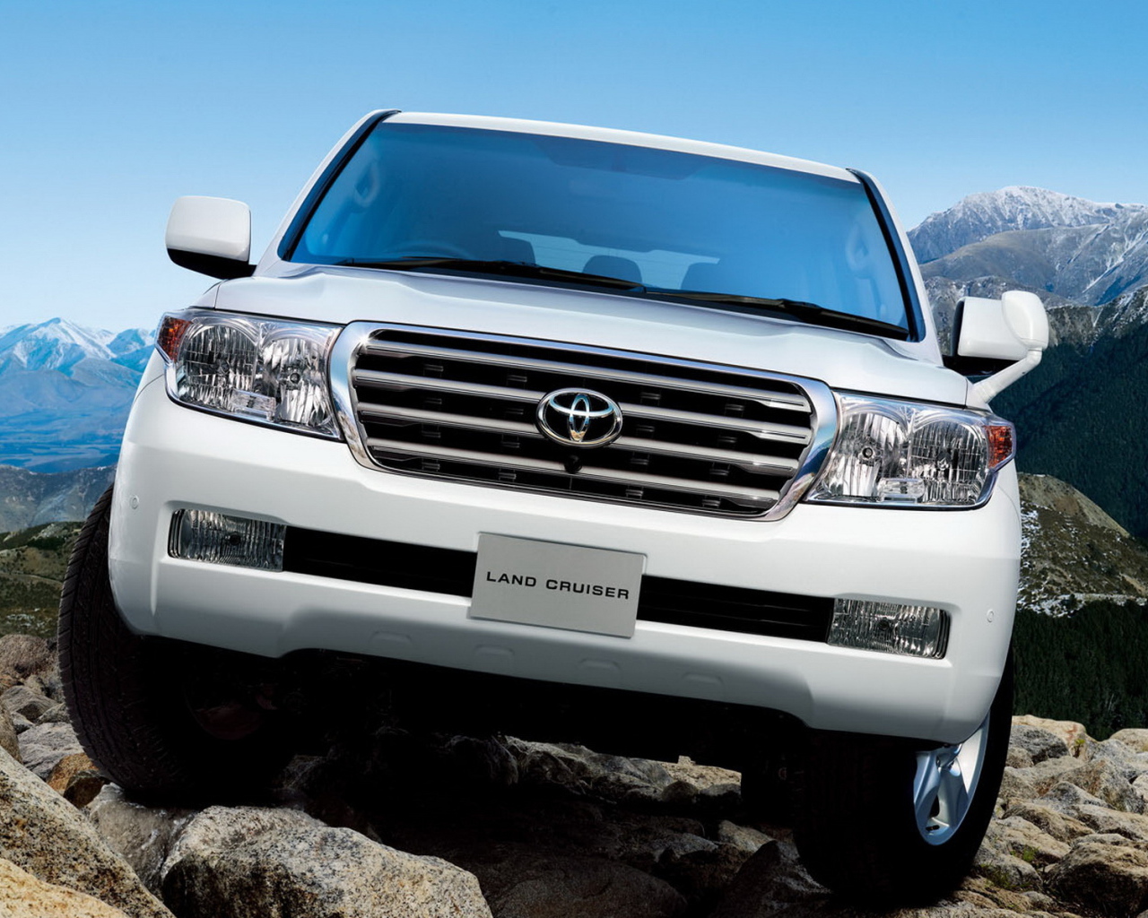 Новый автомобиль Toyota Land Cruiser 200