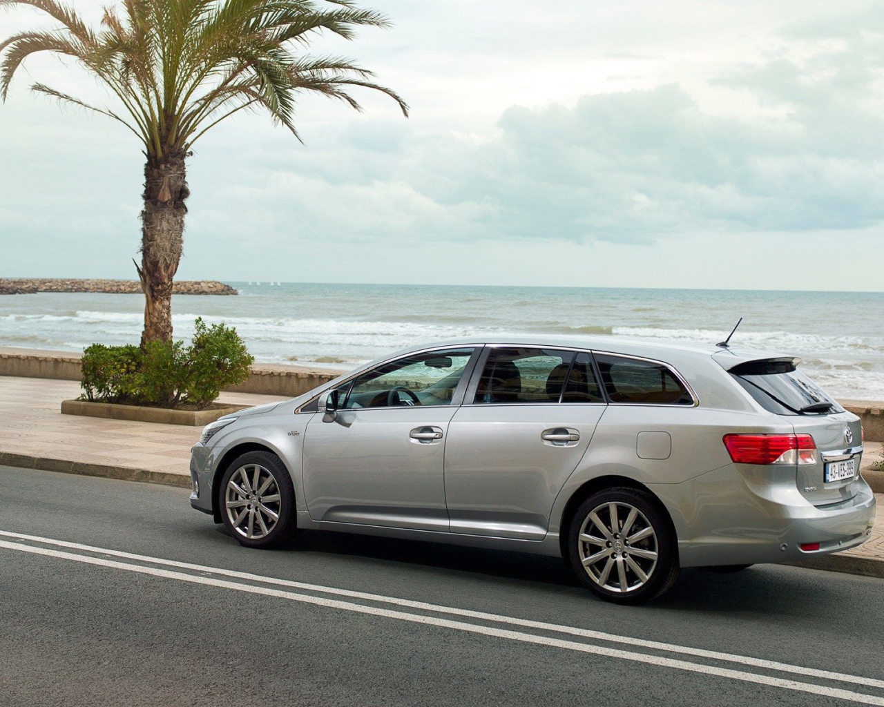 Фото автомобиля Toyota Avensis 2013