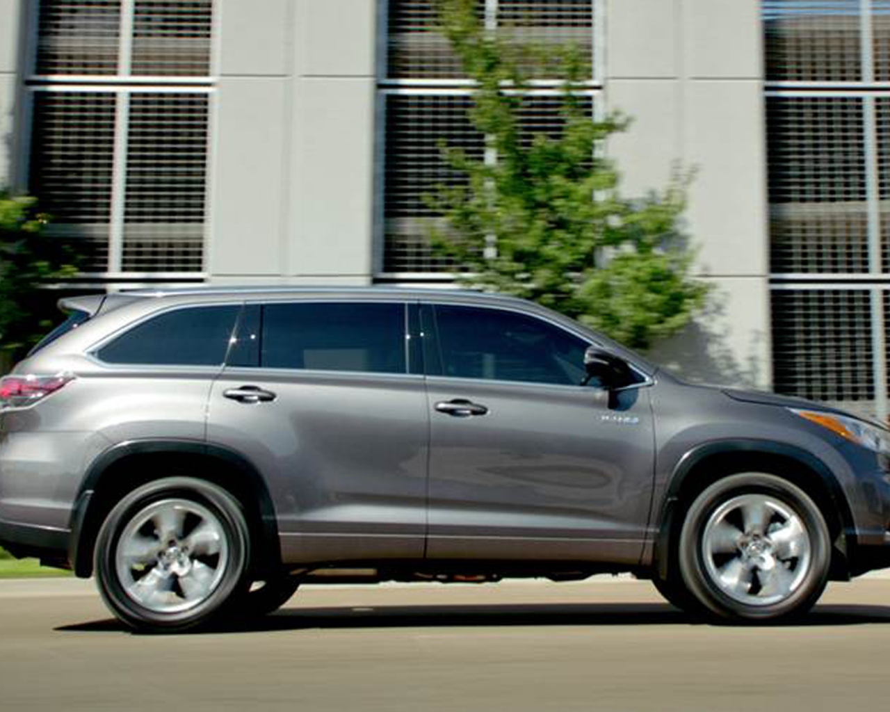 Надежный автомобиль Toyota Highlander 2014