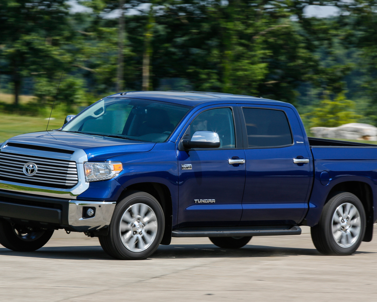 Надежный автомобиль Toyota Tundra 2014