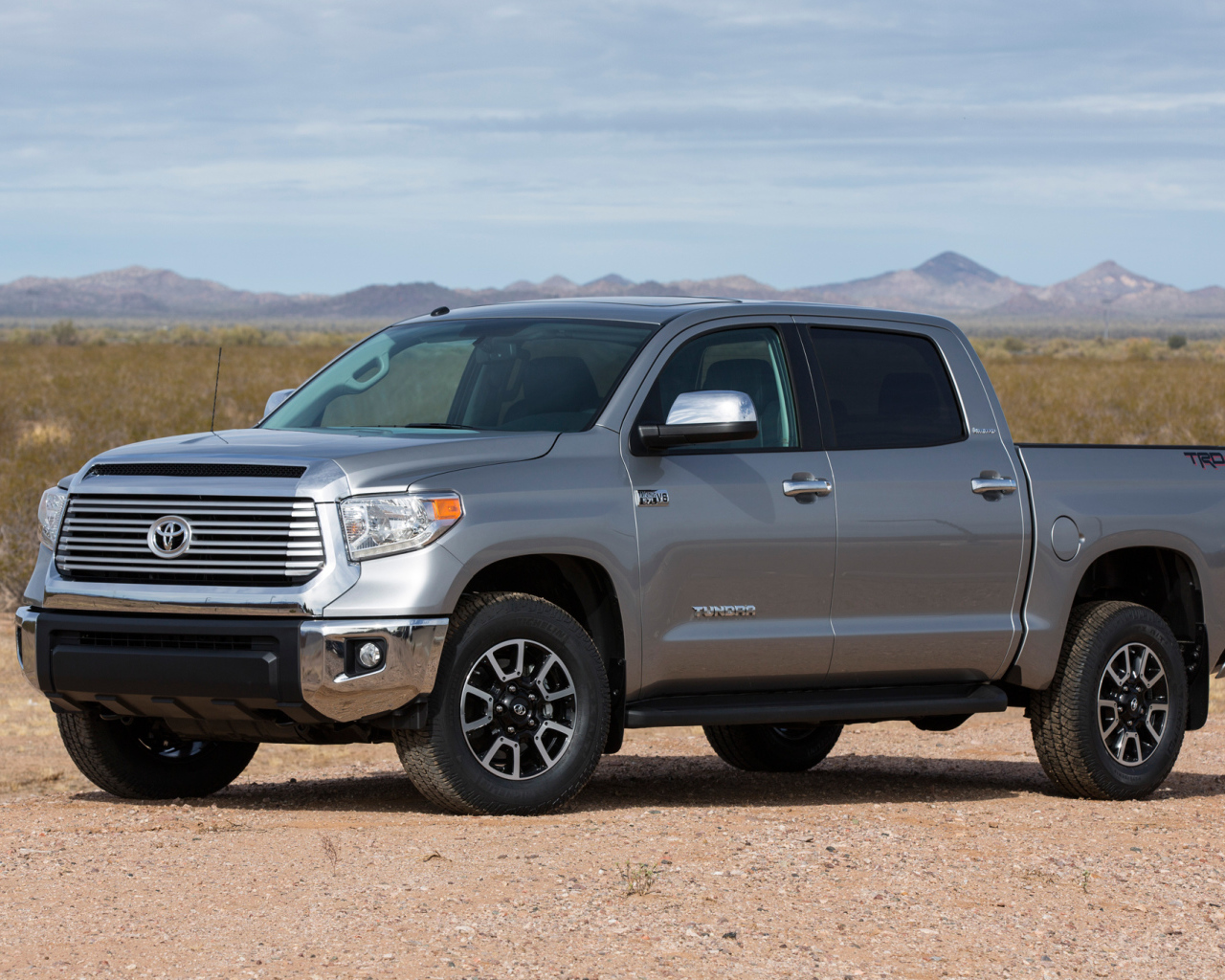 Надежная машина Toyota Tundra 2014