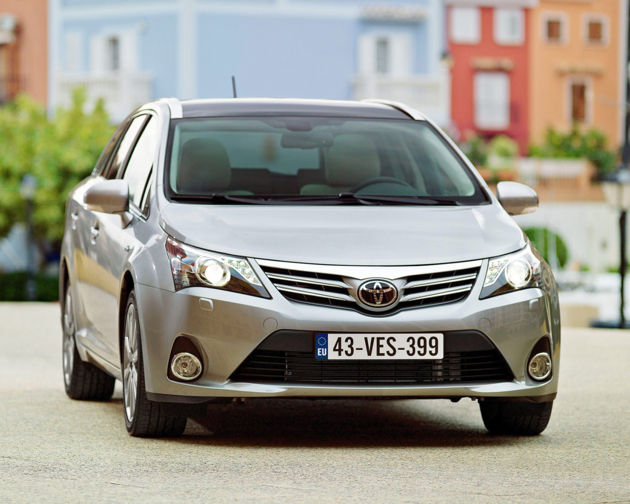 Надежный автомобиль Toyota Avensis 2013