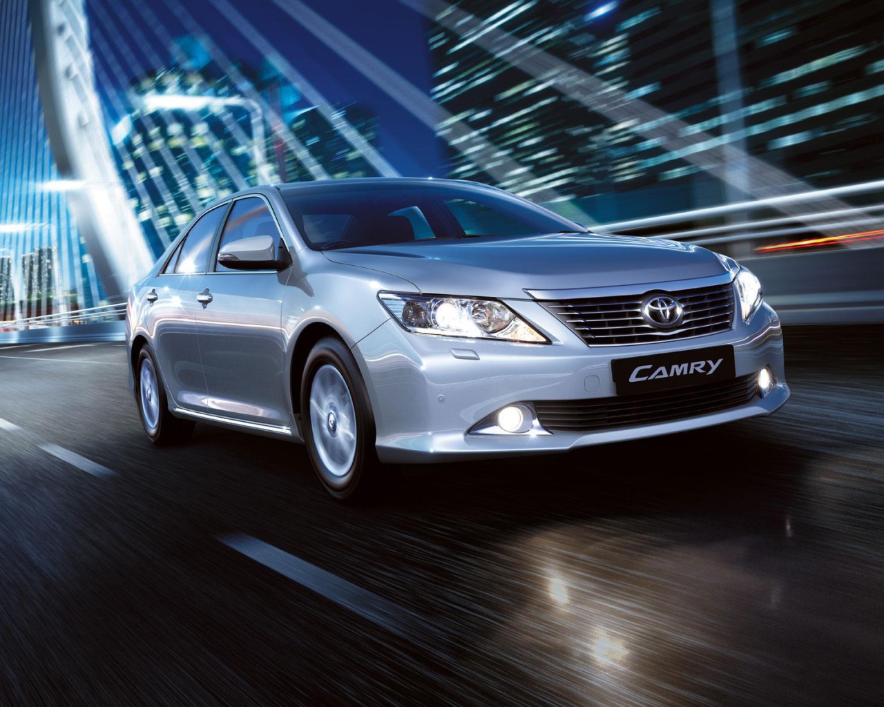 Тест драйв автомобиля Toyota Camry