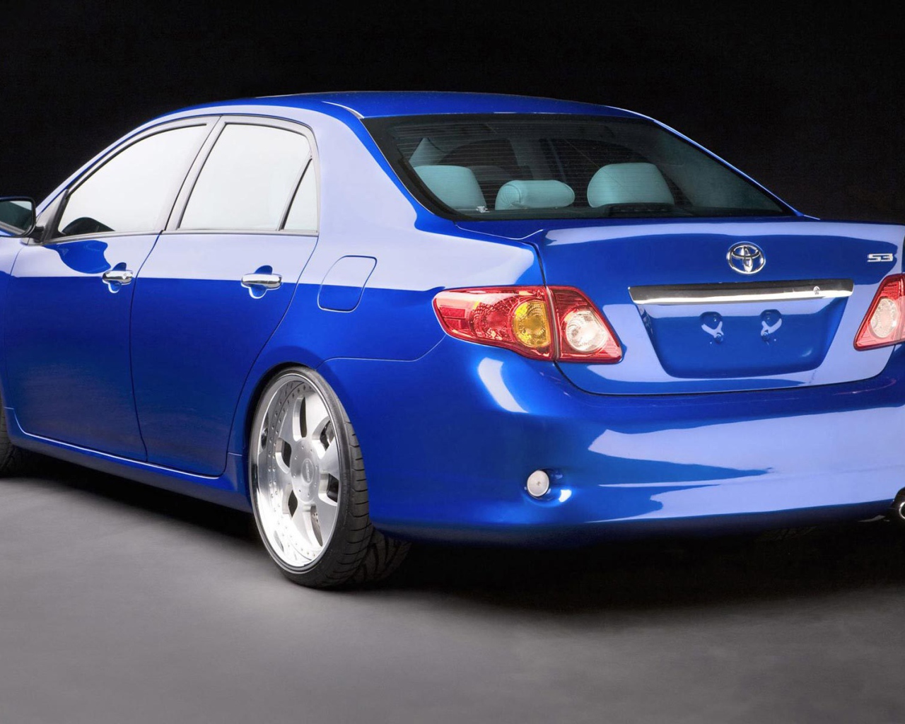 Тест драйв автомобиля Toyota Corolla