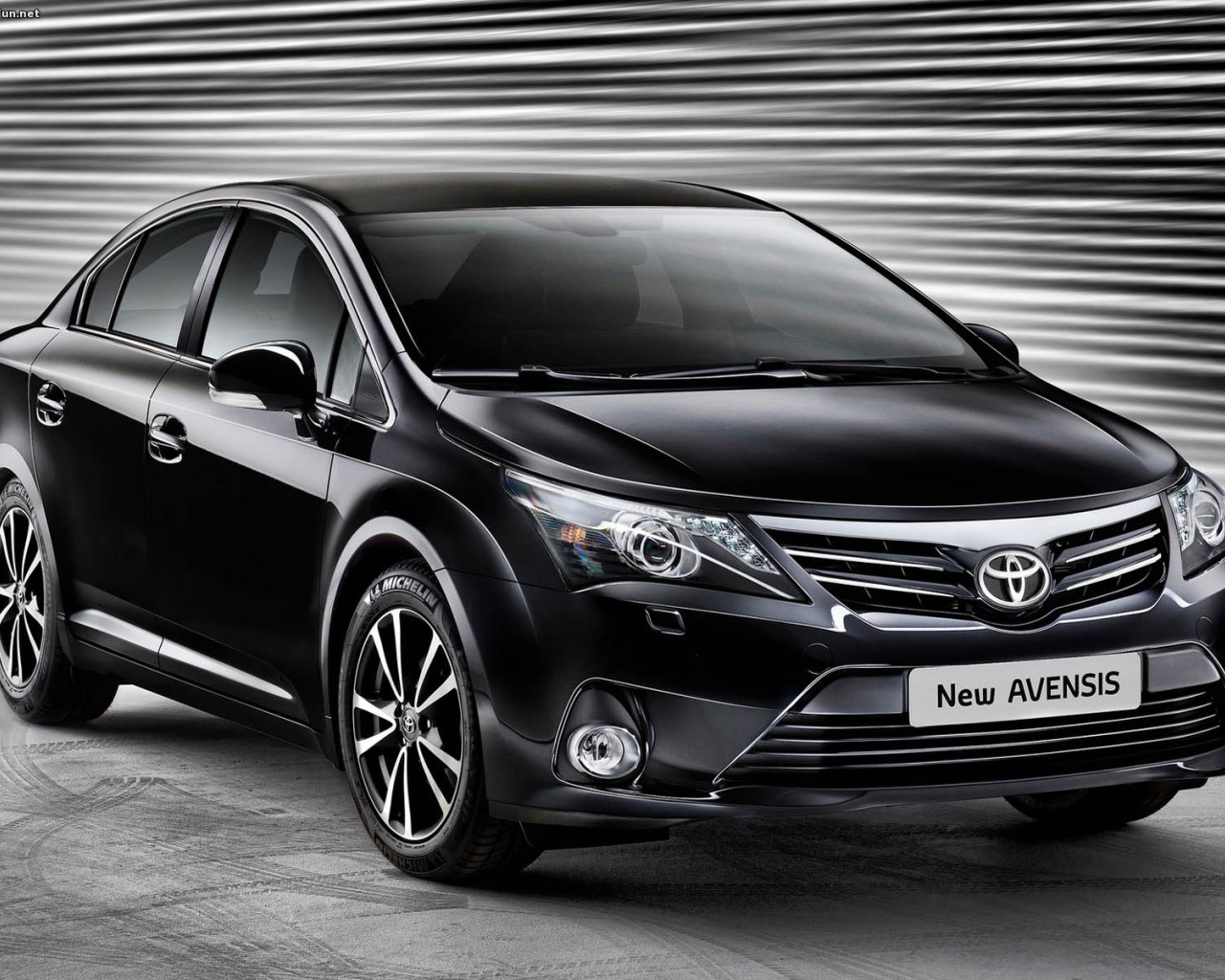 Автомобиль марки Toyota модели Impreza Avensis 2013