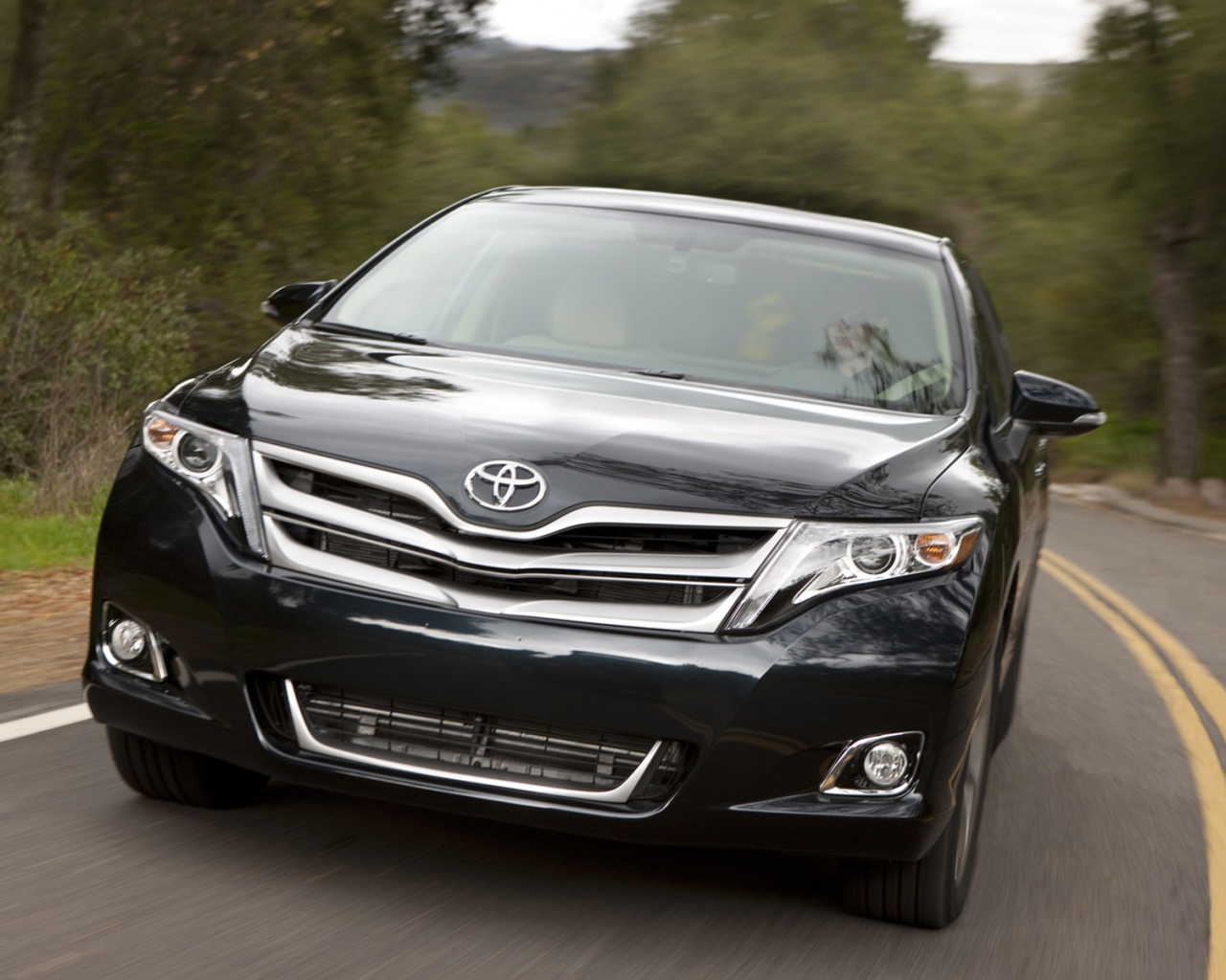 Автомобиль марки Toyota модели Venza