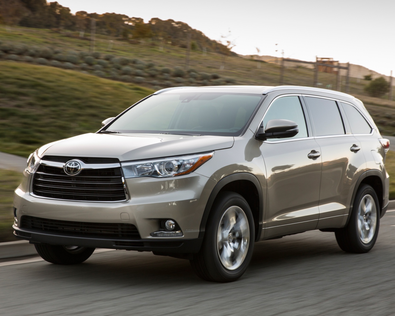 Новая машина Toyota Highlander 2014