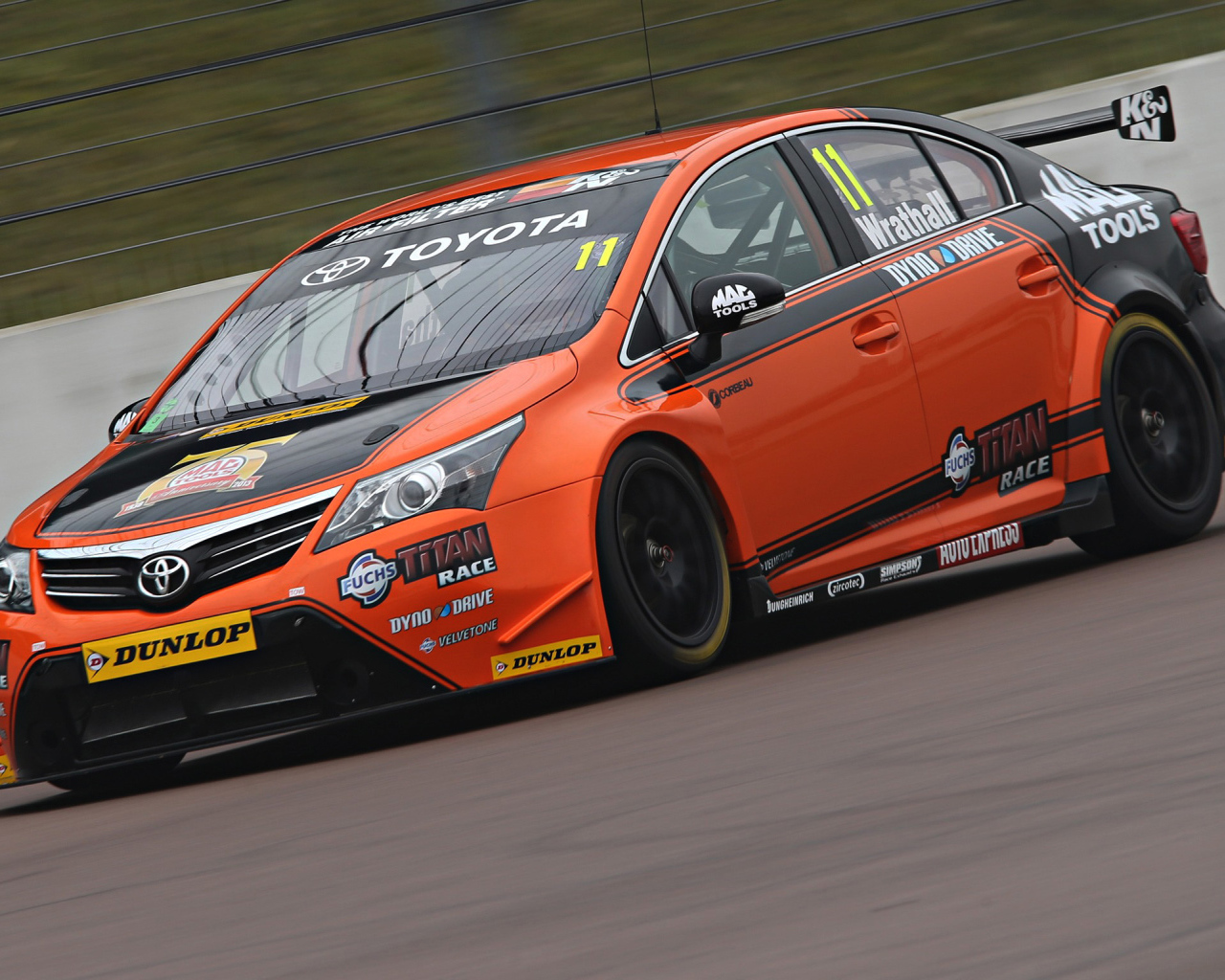 Новая машина Toyota Avensis 2013