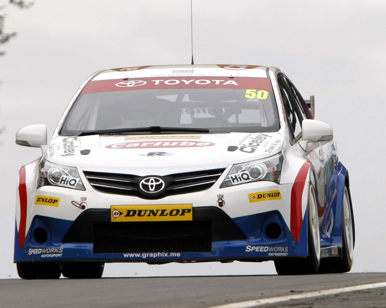 Надежная машина Toyota Avensis 2013