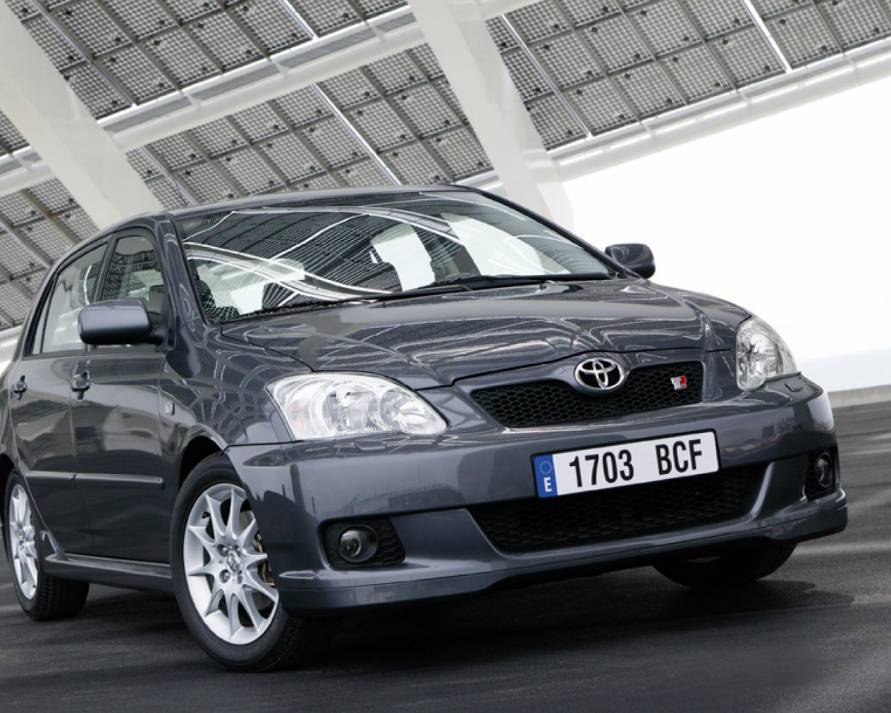 Надежная машина Toyota Corolla