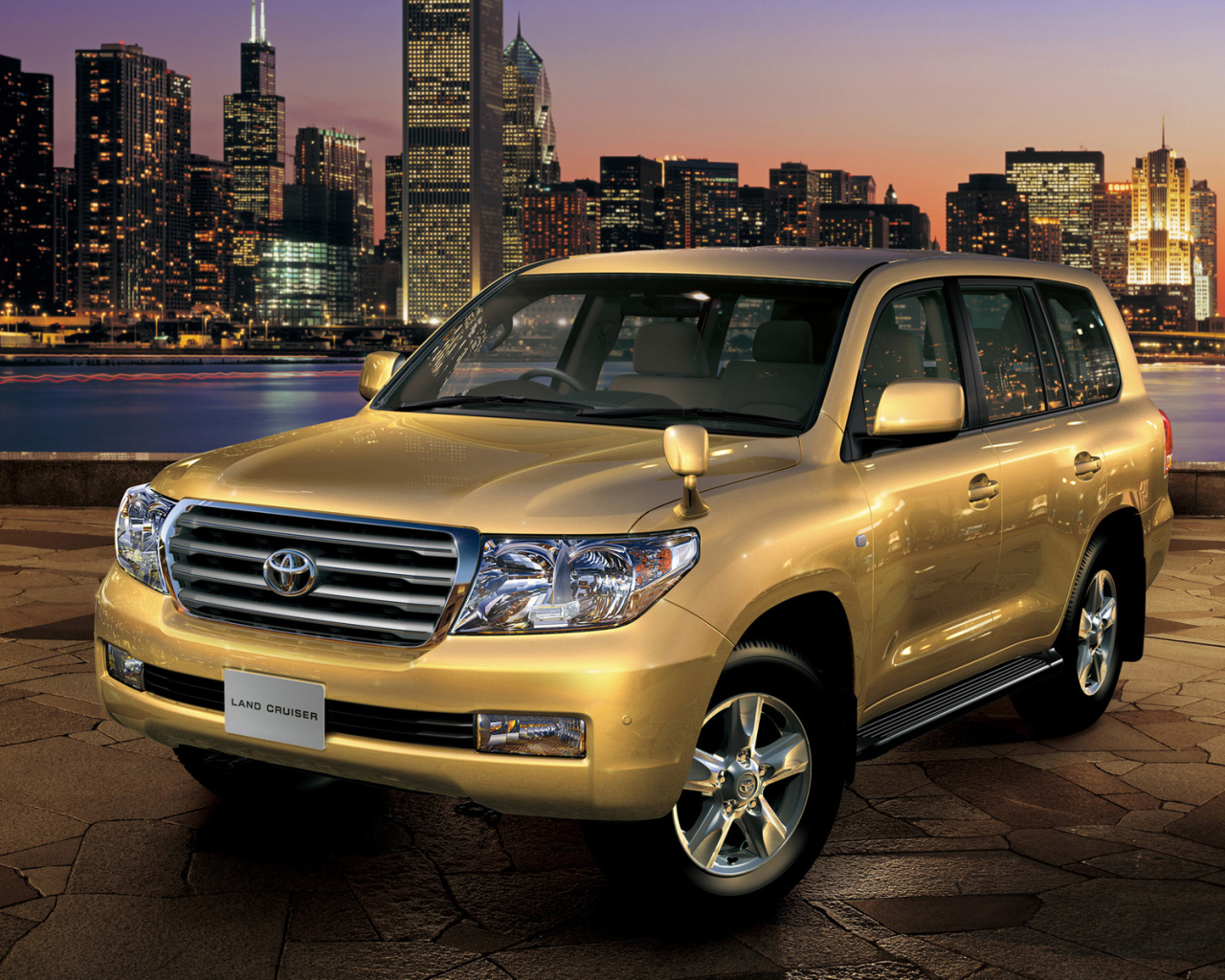 Надежная машина Toyota Land Cruiser 200