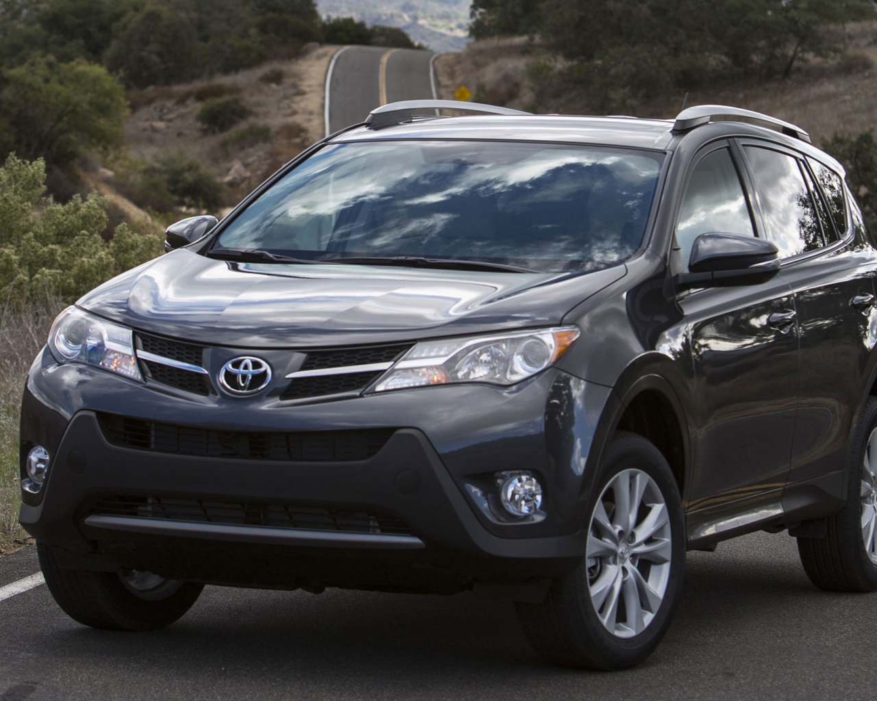 Надежная машина Toyota RAV4