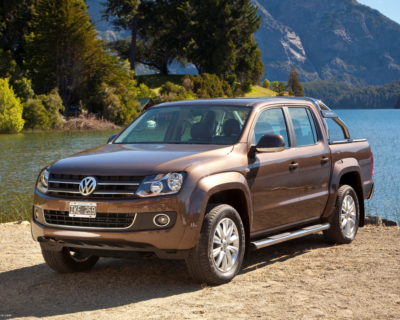 Красивый автомобиль Volkswagen Amarok в Москве
