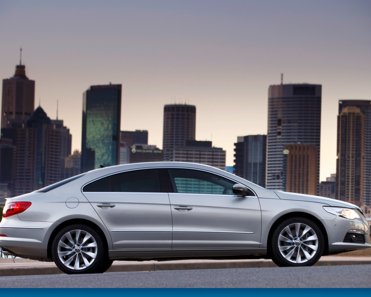 Красивый автомобиль Volkswagen Passat