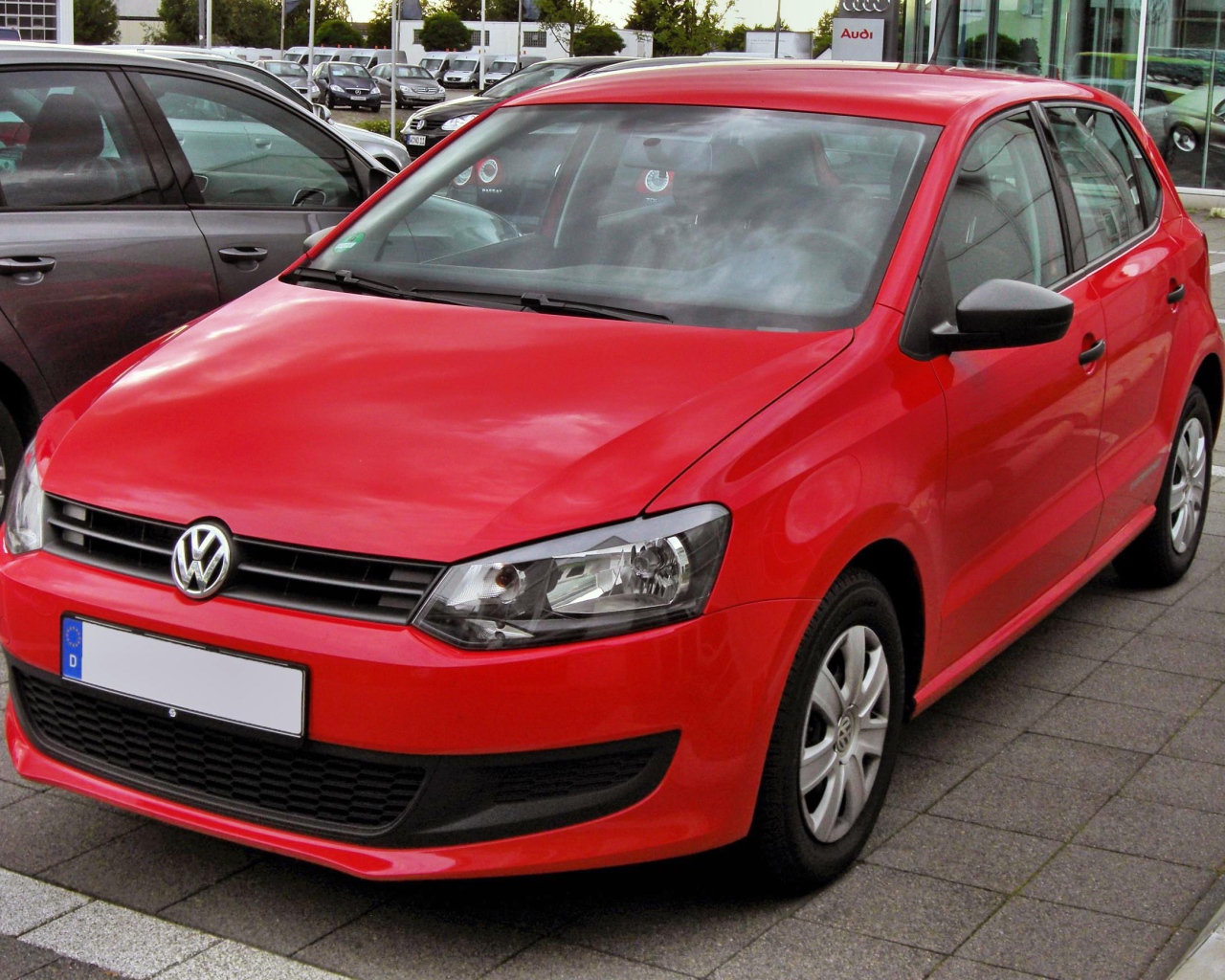 Красивый автомобиль Volkswagen  Polo (Поло) 2014