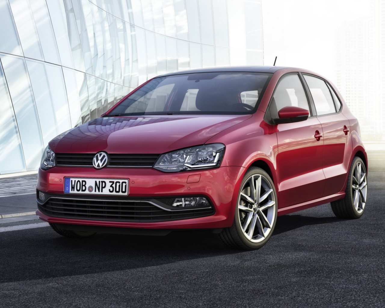 Красивый автомобиль Volkswagen  Polo (Поло) 2014 в Москве