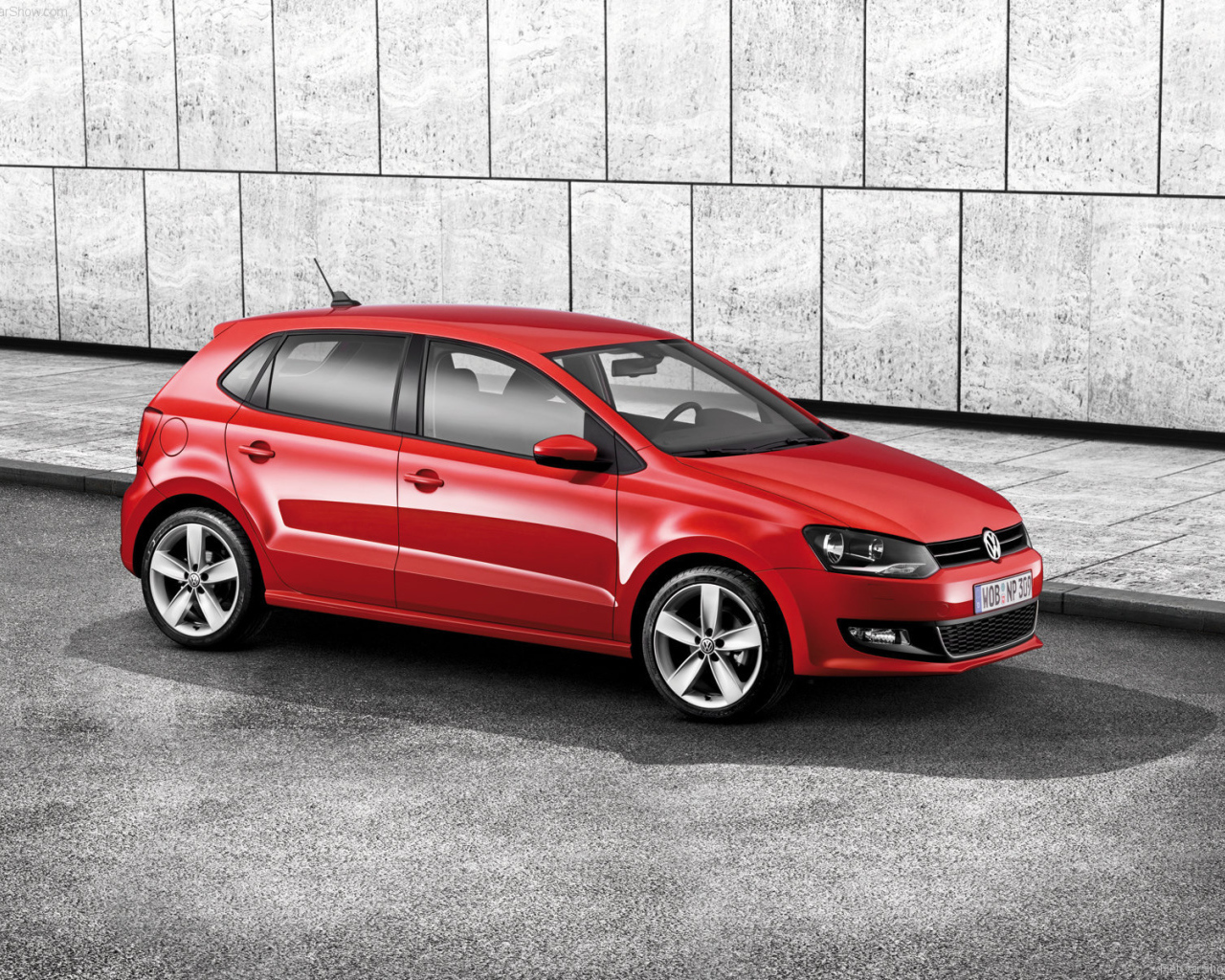 Красивый автомобиль Volkswagen Polo в Москве