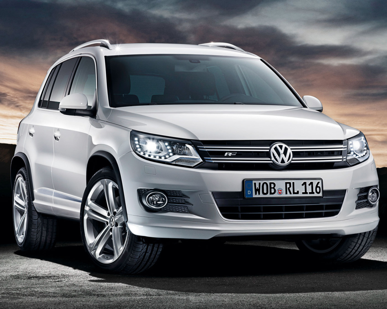 Красивый автомобиль Volkswagen  Taigun 2014 в Москве