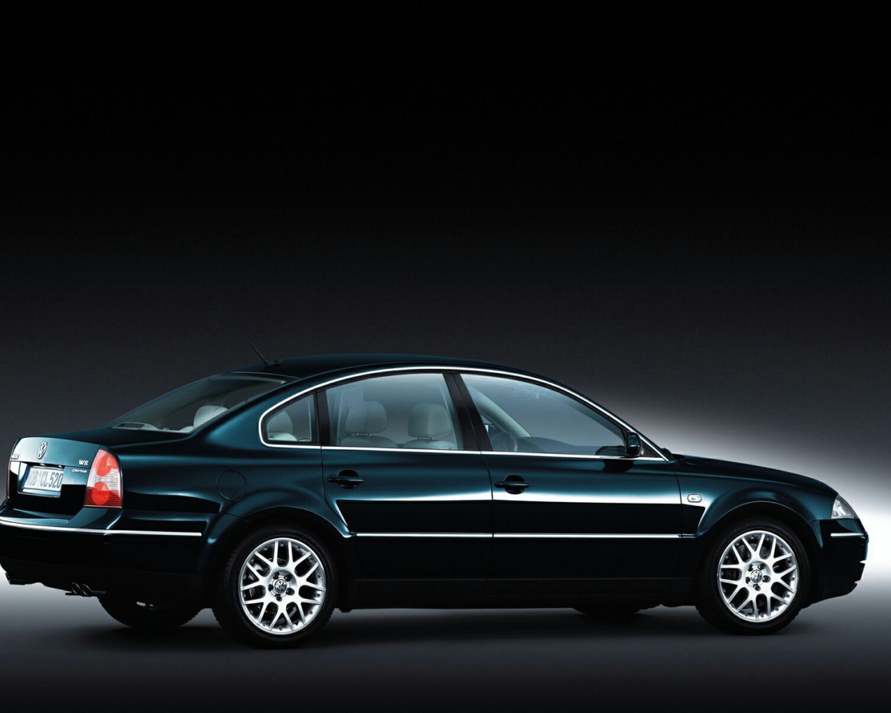 Автомобиль марки Volkswagen модели Passat