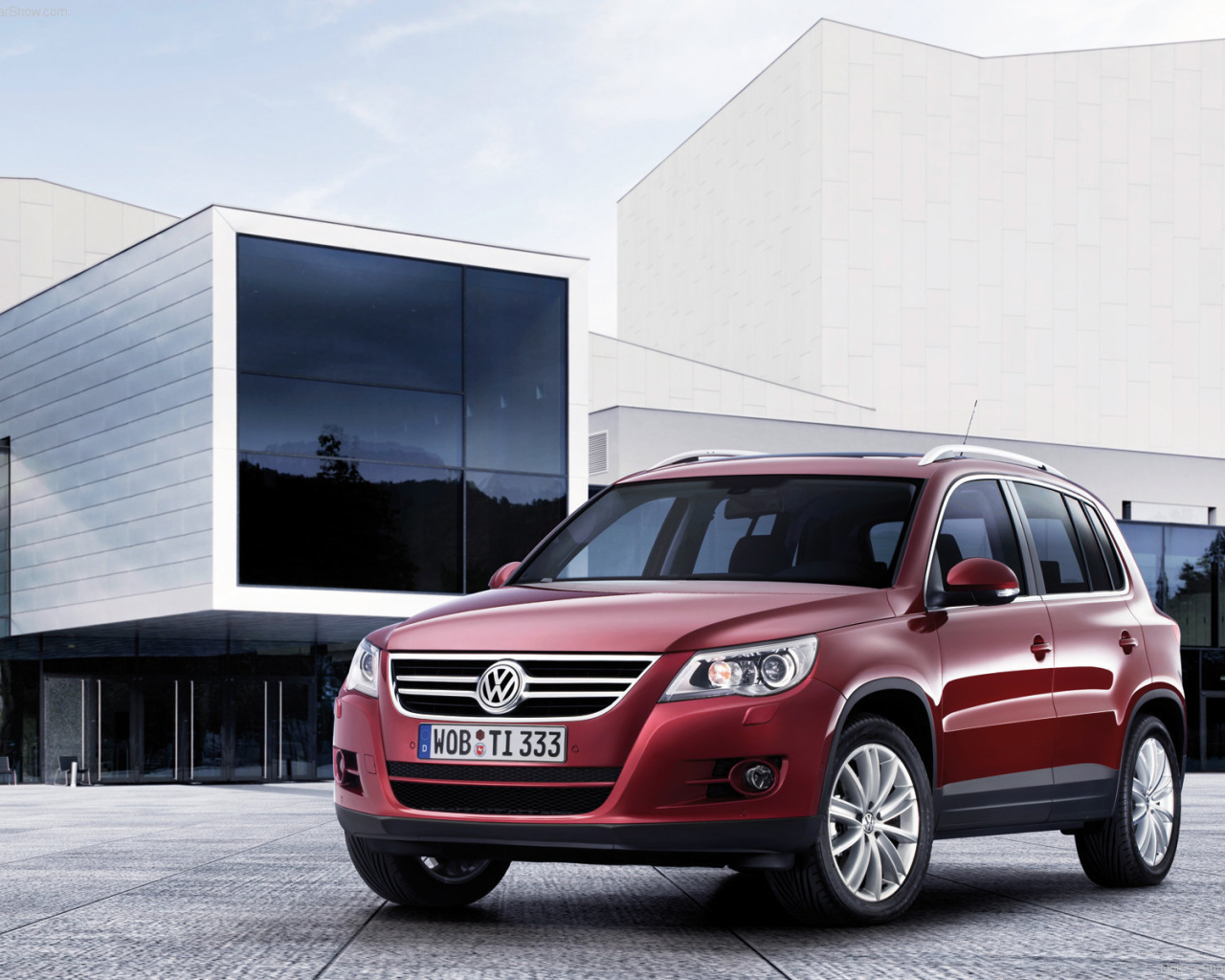 Автомобиль марки Volkswagen модели Tiguan