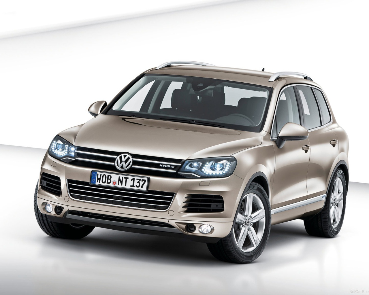 Автомобиль марки Volkswagen модели Touareg